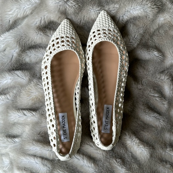 Steve Madden Shoes - NWOT Steve Madden Saxton Flats